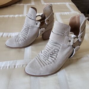 EUC Seychelles Impossible Suede Bootie, Sand Sz 8